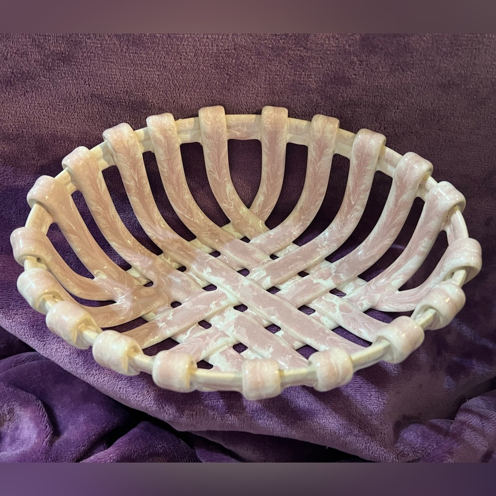 “Baskets By Lydia” Beautiful Vintage Woven Light Lavender Ceramic. 11”x7”x3.5”